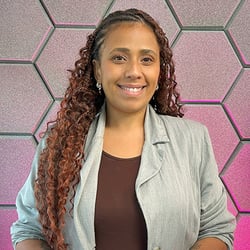 Cintia Santos - Akad Seguros